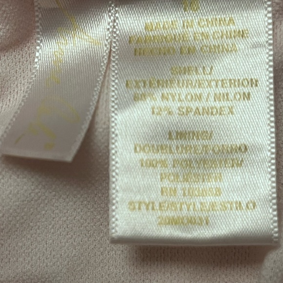 Anne Cole
Size 16
Style 20MO031
RN 103658 - Picture 7 of 7